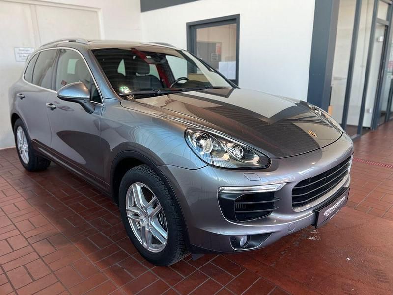 Grau Gebraucht 2016 Porsche Cayenne SUV | 27.490 € (Fairer Preis) - Bild 1/4