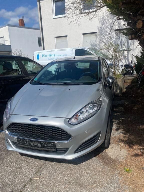 Gebraucht Ford Fiesta Trend 101 PS (74 kW) 2016 Silber Limousine