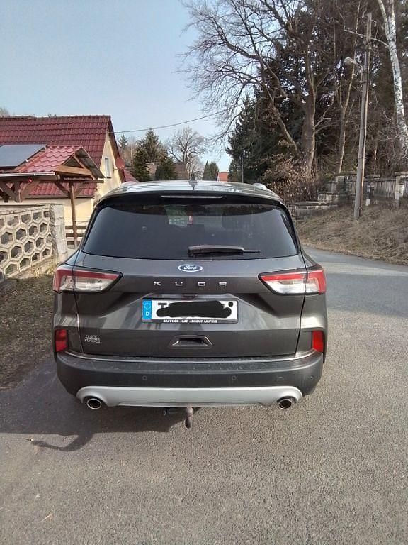 Gebraucht Ford Kuga Titanium 150 PS (110 kW) 2021 Grau SUV