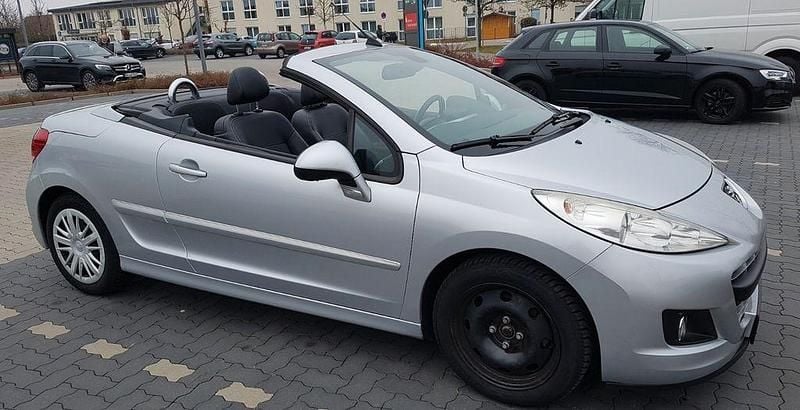 Gebraucht Peugeot 207 CC 156 PS (114 kW) 2013 Silber Cabrio