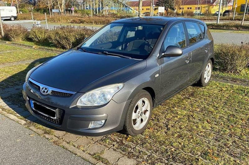Gebraucht Hyundai i30 Comfort 122 PS (89 kW) 2007 Grau Limousine