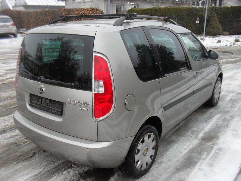 Gebraucht Skoda Roomster 75 PS (55 kW) 2009 Gold Van / Kleinbus