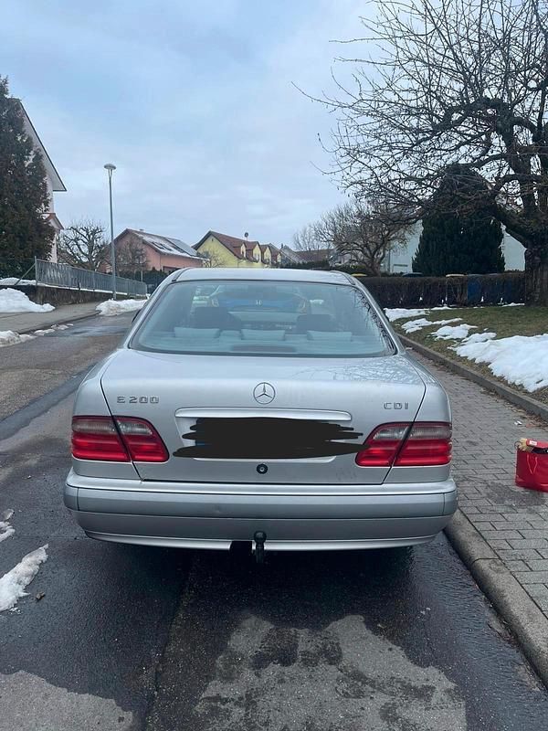Gebraucht Mercedes E200 Classic 116 PS (85 kW) 2000 Silber Limousine