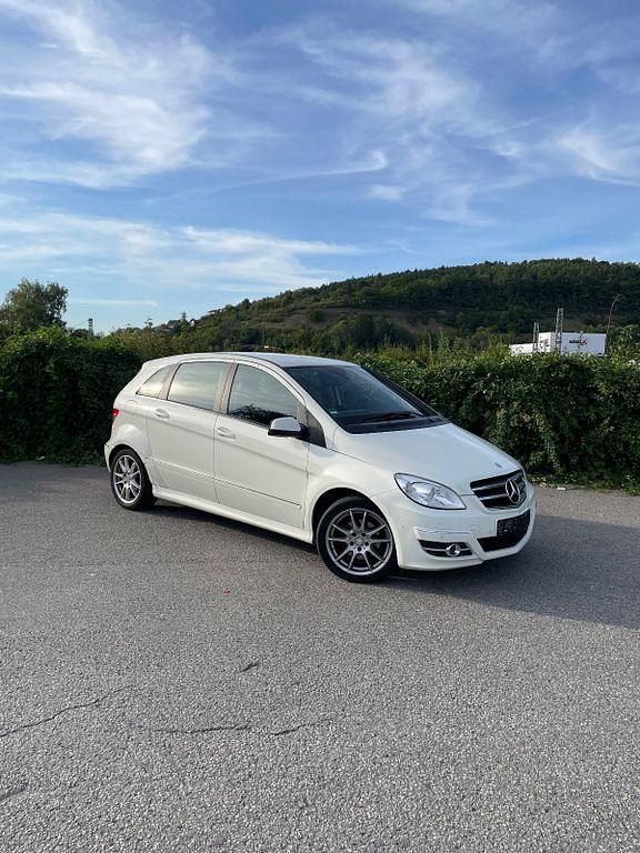 Weiß Gebraucht 2010 Mercedes B180 Van / Kleinbus | 3.150 € (Superpreis) - Bild 1/4