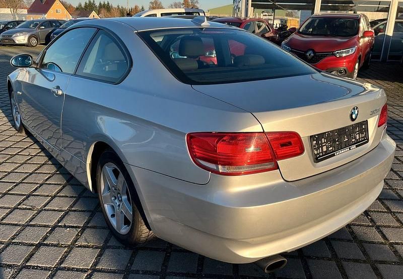 Gebraucht BMW 320 170 PS (125 kW) 2007 Silber Coupé