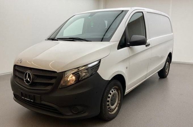 Weiß Gebraucht 2017 Mercedes Vito Van / Kleinbus | 9.998 € (Guter Preis) - Bild 1/4