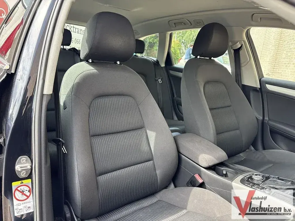 Gebraucht Audi A4 Business 160 PS (117 kW) 2012 Blau Kombi