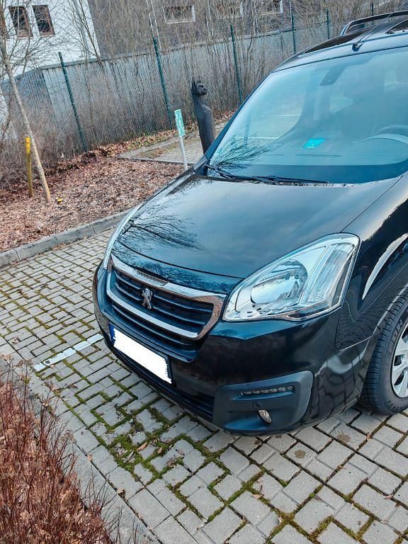Gebraucht Peugeot Partner Tepee Allure 120 PS (88 kW) 2016 Schwarz Van / Kleinbus