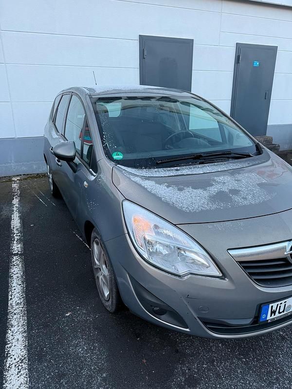 Braun Gebraucht 2011 Opel Meriva Van / Kleinbus | 5.000 € (Fairer Preis) - Bild 1/4