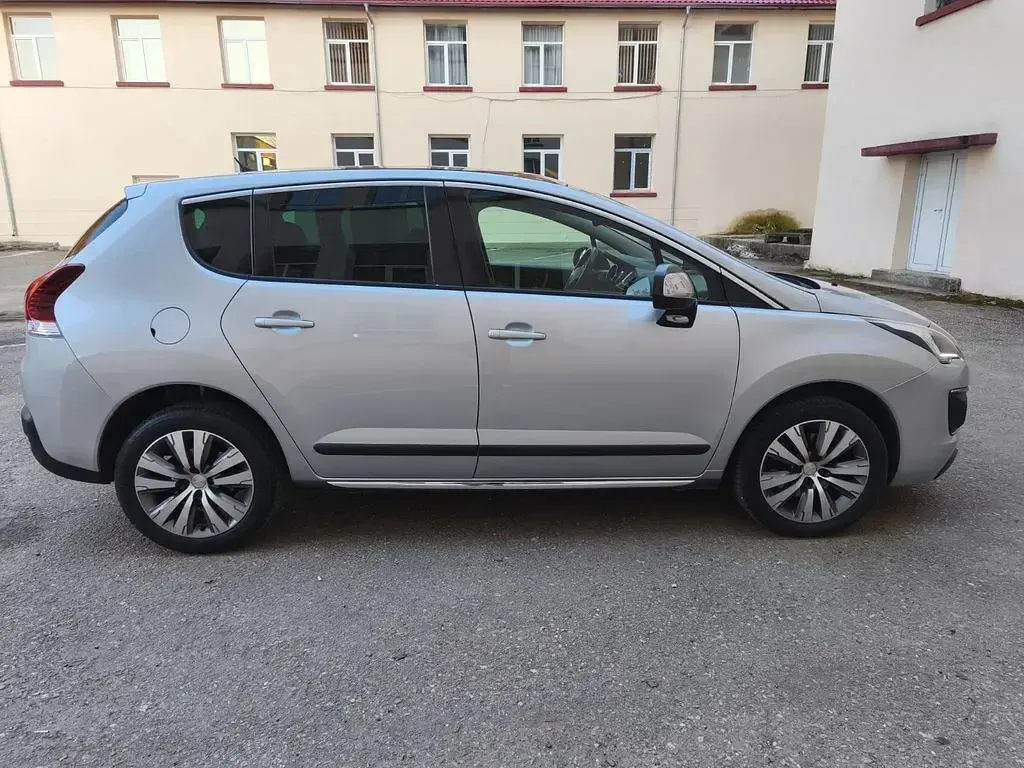 Używany Peugeot 3008 150 KM (110 kW) 2016 Srebrny Sedan/Limuzyna