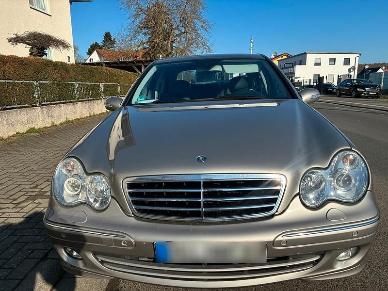 Gebraucht Mercedes C180 143 PS (105 kW) 2007 Gold Limousine