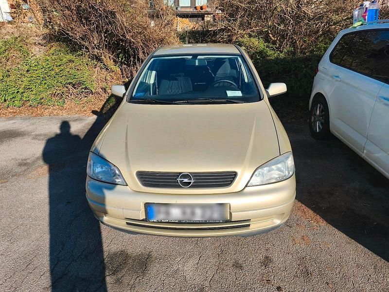 Grau Gebraucht 2004 Opel Astra Kombi | 700 € - Bild 1/4