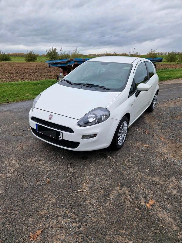 Weiß Gebraucht 2012 Fiat Punto Kleinwagen | 5.500 € - Bild 1/4