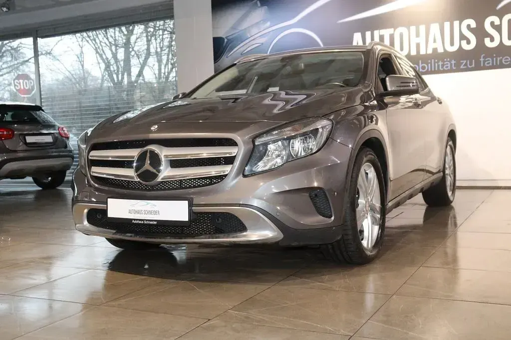 Gebraucht Mercedes GLA200 156 PS (114 kW) 2014 Grau SUV