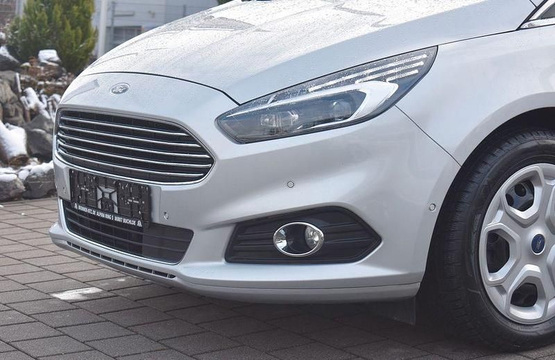 Gebraucht Ford S-MAX Titanium 241 PS (177 kW) 2019 Silber Van / Kleinbus