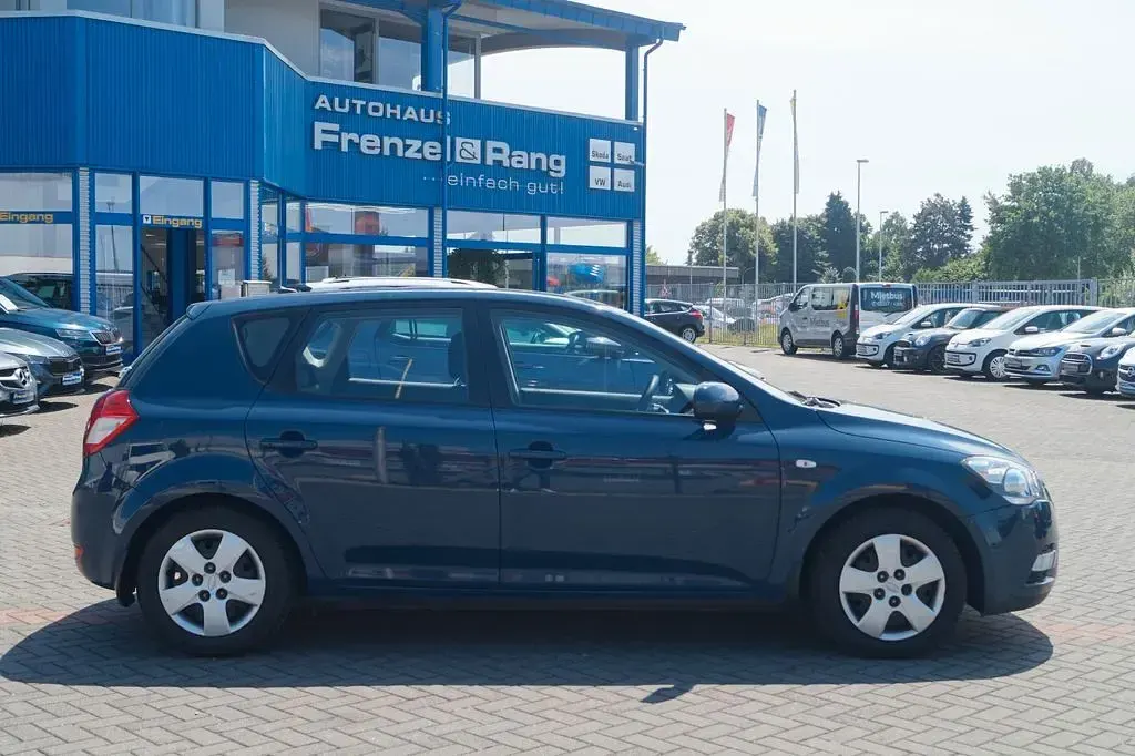 Gebraucht Kia Ceed 90 PS (66 kW) 2011 Blau Kleinwagen