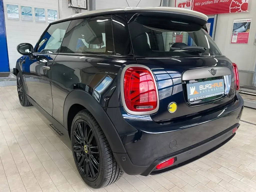 Gebraucht Mini Cooper SE Resolute Edition 135 kW (184 PS) 2023 Schwarz Kleinwagen
