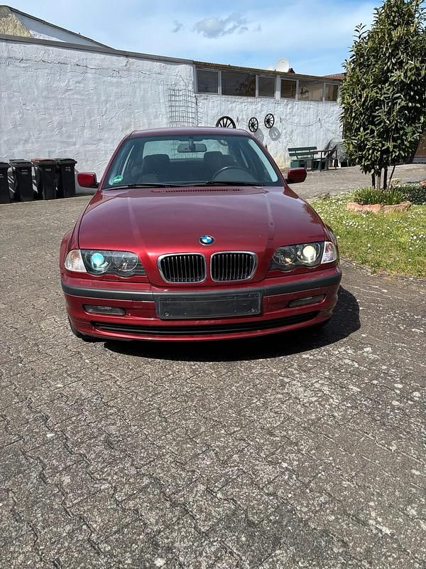 Gebraucht BMW 320 Basis 170 PS (125 kW) 2001 Rot Limousine