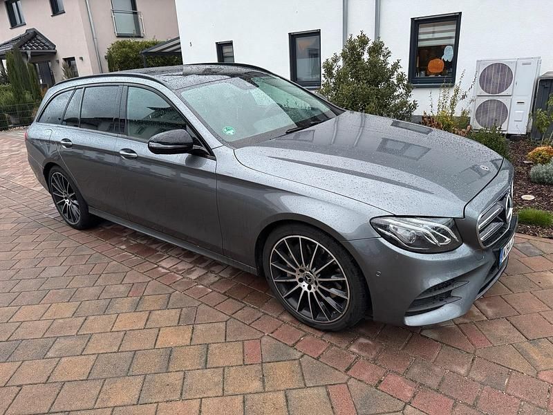 Grau Gebraucht 2020 Mercedes E400 AMG Kombi | 33.800 € (Guter Preis) - Bild 1/4