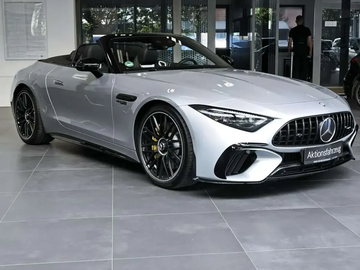 Gebraucht Mercedes SL63 AMG AMG 585 PS (430 kW) 2026 Metalliclack hightechsilber Cabrio