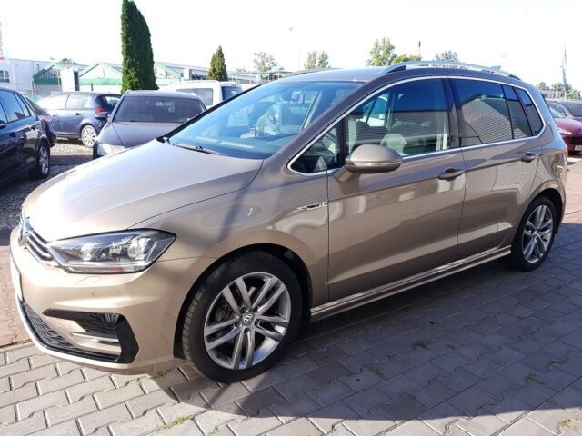 Gebraucht VW Golf VII Highline 125 PS (91 kW) 2017 Gold metallic Limousine