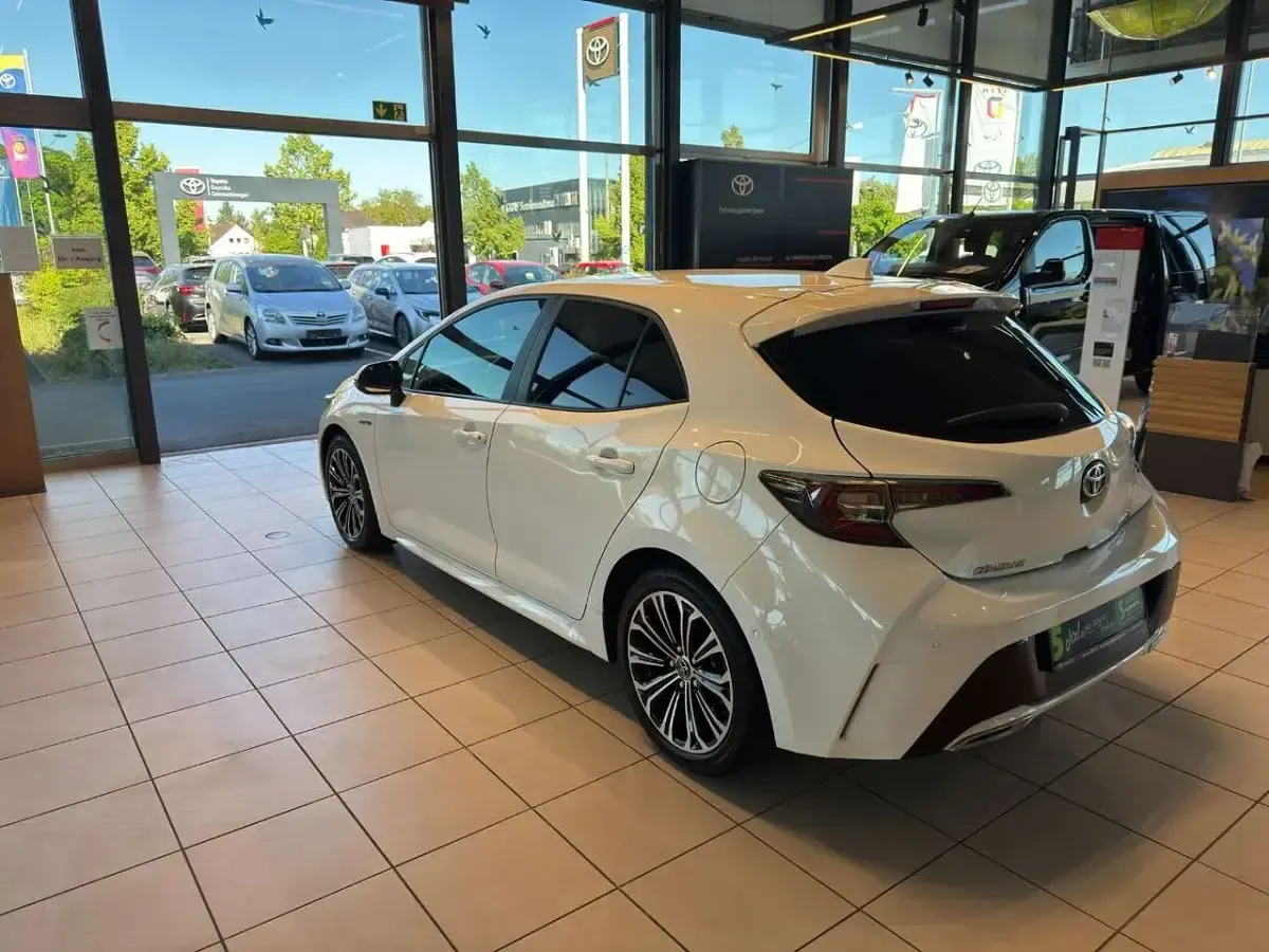 Gebraucht Toyota Corolla Club 184 PS (135 kW) 2019 Schneeweiss Limousine
