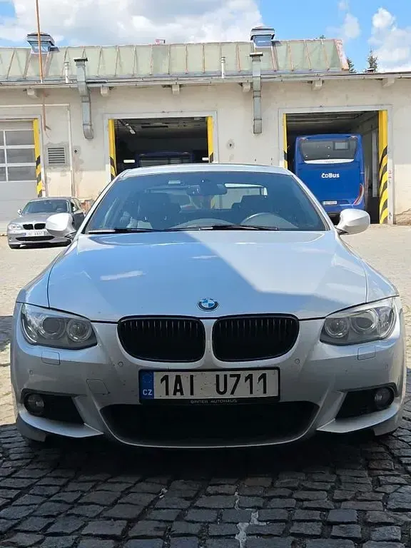 Gebraucht BMW 325 M Sport 218 PS (160 kW) 2010 Silber Coupé