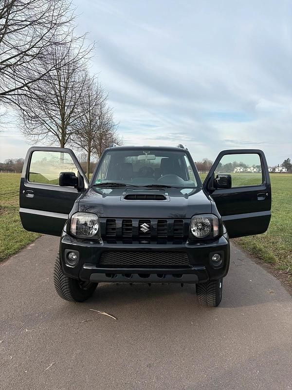 Schwarz Gebraucht 2016 Suzuki Jimny SUV | 16.499 € - Bild 1/4
