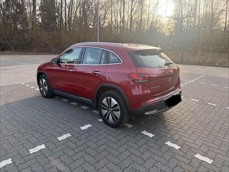 Gebraucht Mercedes EQA250 139 kW (190 PS) 2021 Rot SUV