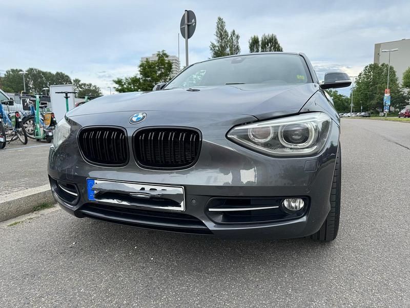 Grau Gebraucht 2012 BMW 118 Sport Line Kleinwagen | 6.000 € (Guter Preis) - Bild 1/4