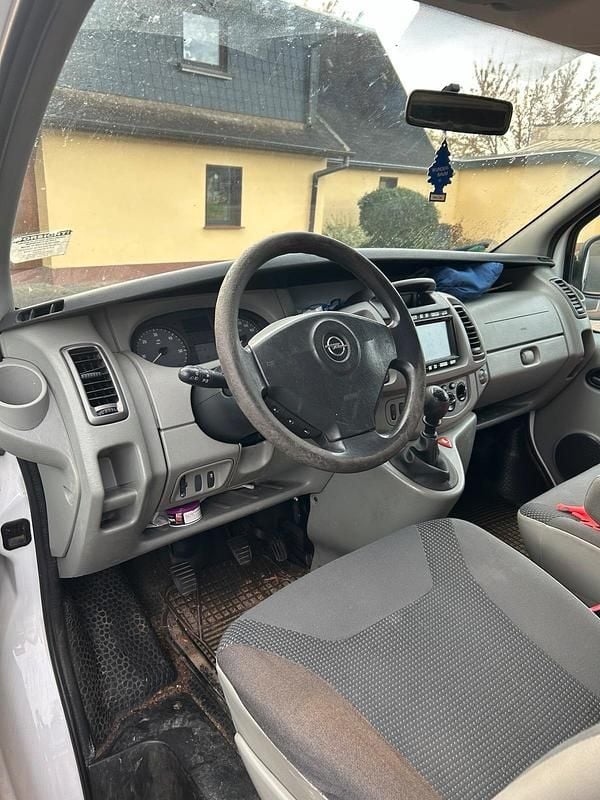 Gebraucht Opel Vivaro 114 PS (83 kW) 2010 Weiß Van / Kleinbus