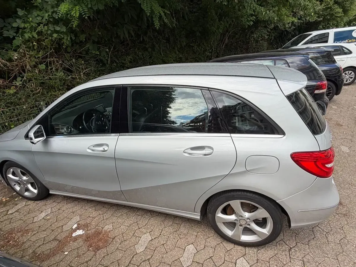 Gebraucht Mercedes B180 90 PS (66 kW) 2013 Silber Kleinwagen