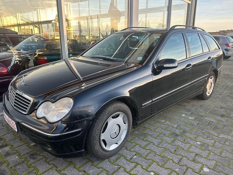 Schwarz Gebraucht 2001 Mercedes C200 Avantgarde Kombi | 1.890 € (Fairer Preis) - Bild 1/4
