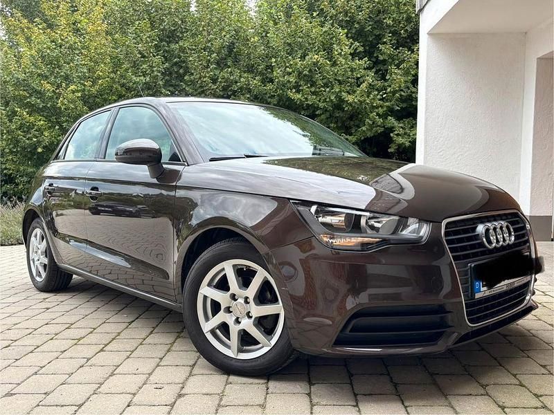 Braun Gebraucht 2013 Audi A1 Sportback Attraction Kleinwagen | 7.450 € (Fairer Preis) - Bild 1/4