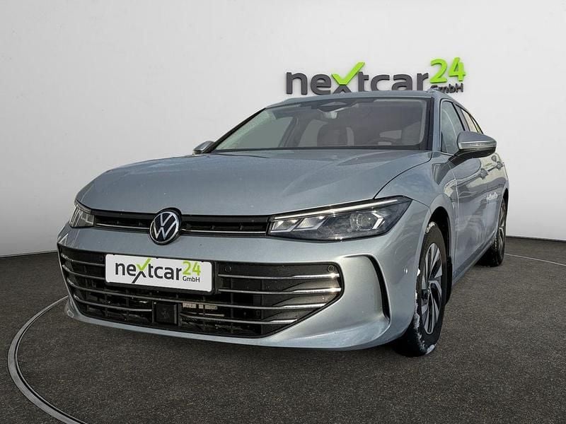 Silber Gebraucht 2024 VW Passat Kombi | 29.990 € (Fairer Preis) - Bild 1/4