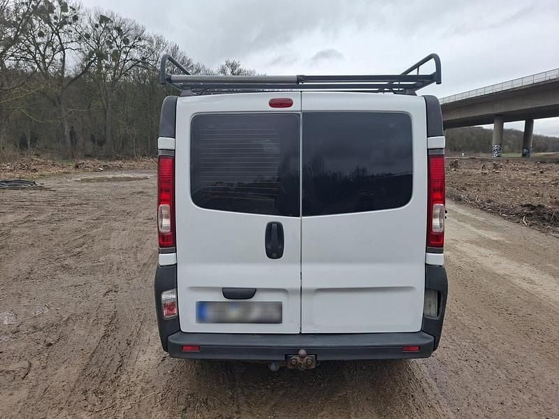 Gebraucht Opel Vivaro 115 PS (84 kW) 2010 Weiß Van / Kleinbus