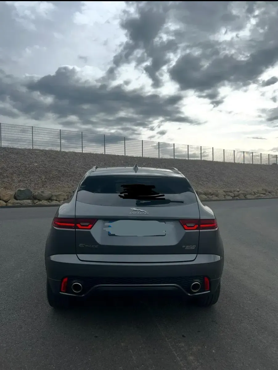 Gebraucht Jaguar E-Pace R-Dynamic 200 PS (147 kW) 2018 Grau SUV