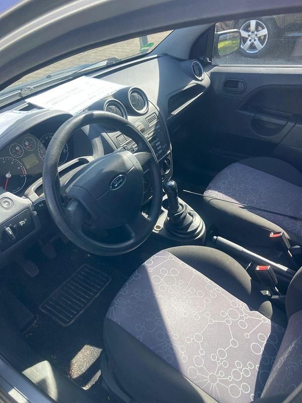 Gebraucht Ford Fiesta 80 PS (58 kW) 2006 Silber Kleinwagen