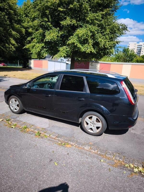 Schwarz Gebraucht 2009 Ford Focus Ambiente Kombi | 1.500 € (Guter Preis) - Bild 1/4
