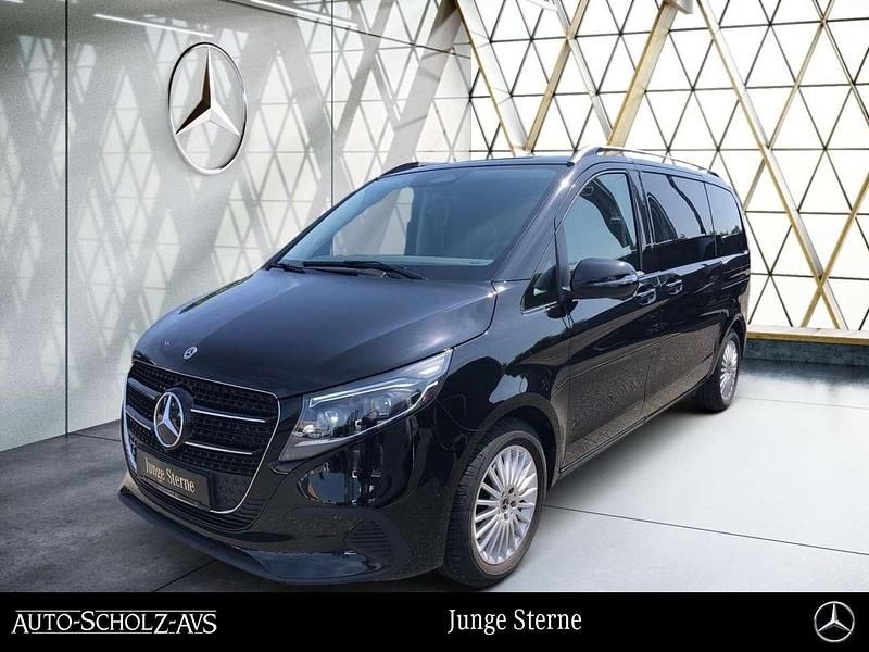 Obsidianschwarz metallic Gebraucht 2024 Mercedes V220 Style Van / Kleinbus | 59.888 € (Teuer) - Bild 1/4