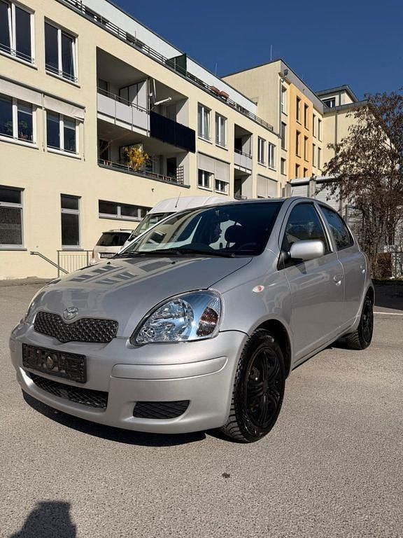 Gebraucht Toyota Yaris 87 PS (63 kW) 2003 Silber Limousine