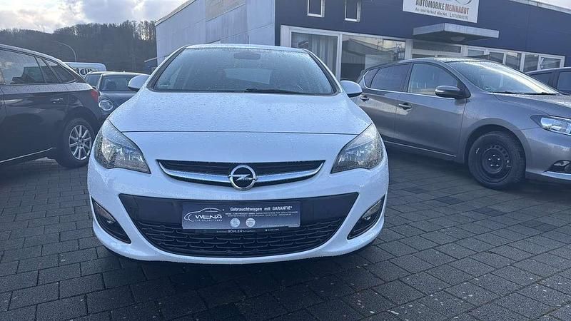 Gebraucht Opel Astra Edition 120 PS (88 kW) 2014 Other Limousine