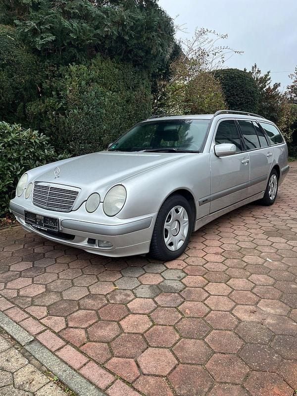 Gebraucht Mercedes E200 Classic 163 PS (119 kW) 2000 Silber Kombi