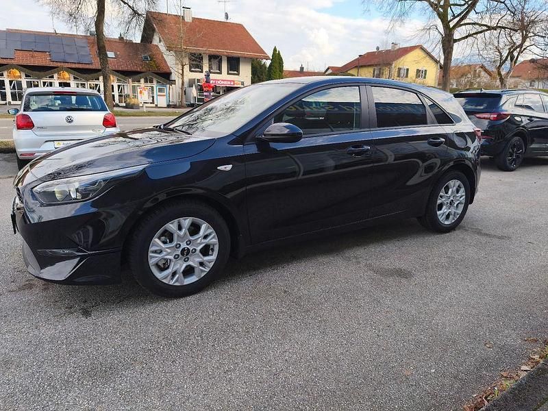Neu Kia Ceed LX 140 PS (102 kW) 2025 Schwarz Kleinwagen