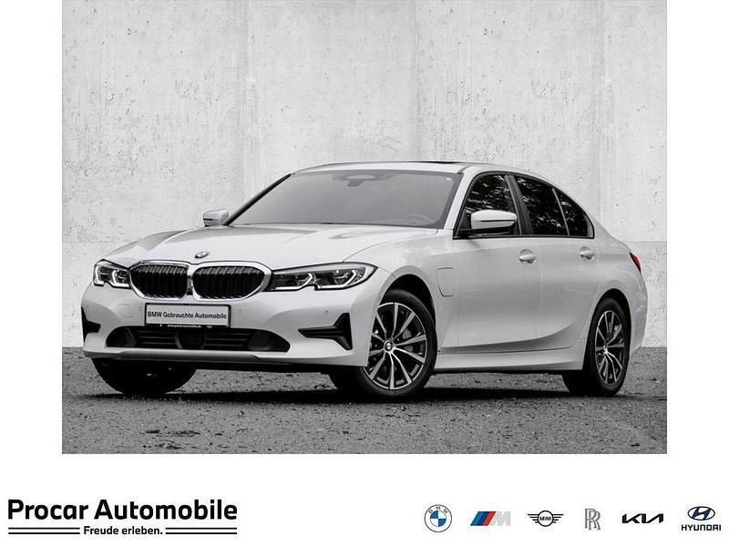 Weiß Gebraucht 2020 BMW 330e Advantage Limousine | 25.790 € (Etwas zu teuer) - Bild 1/4