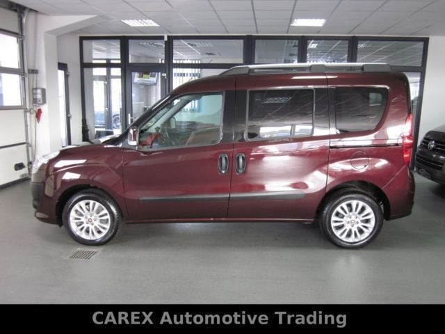 Gebraucht Fiat Doblò Emotion 135 PS (99 kW) 2012 Rot metallic Van / Kleinbus