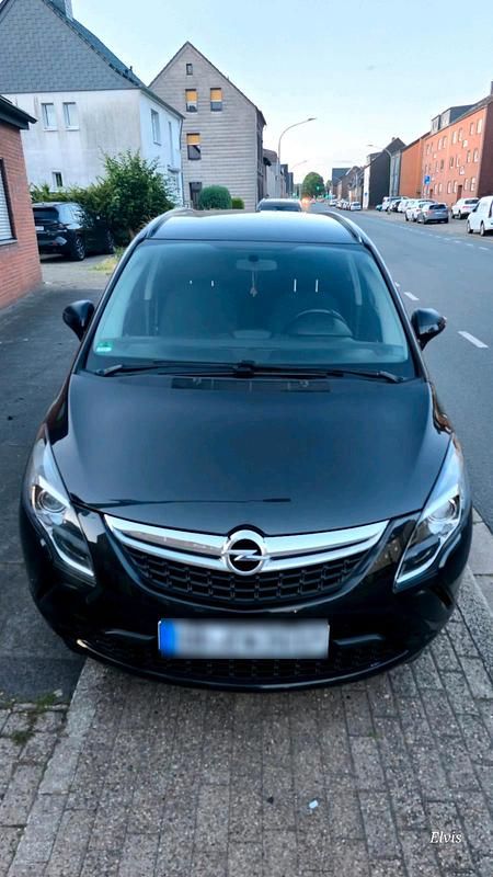 Schwarz Gebraucht 2014 Opel Zafira Tourer Van / Kleinbus | 7.390 € (Fairer Preis) - Bild 1/4