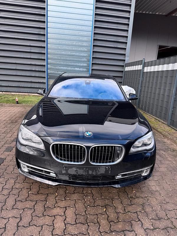 Gebraucht BMW 750 380 PS (279 kW) 2015 Schwarz Limousine