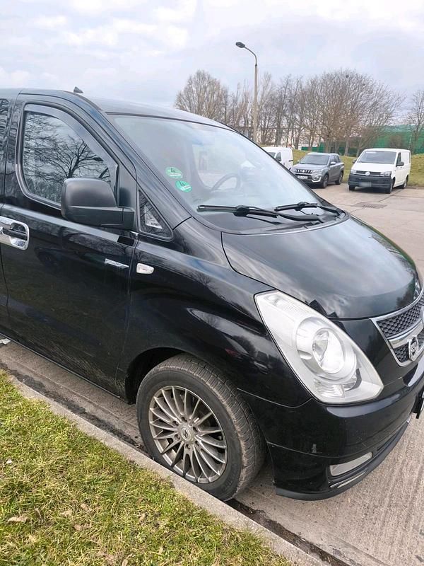 Gebraucht Hyundai H-1 Premium 170 PS (125 kW) 2012 Schwarz Van / Kleinbus