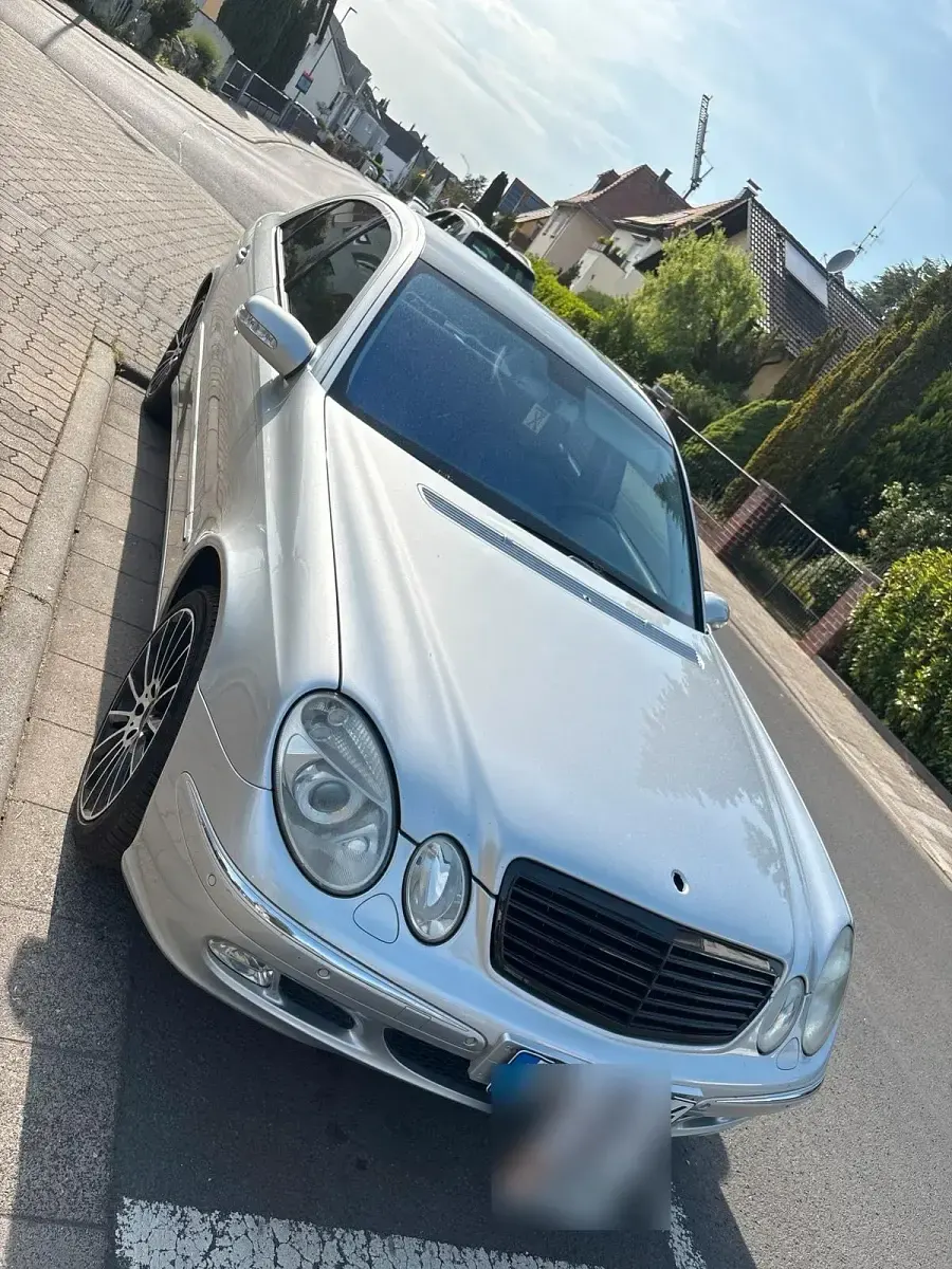 Gebraucht Mercedes E320 225 PS (165 kW) 2003 Silber Limousine